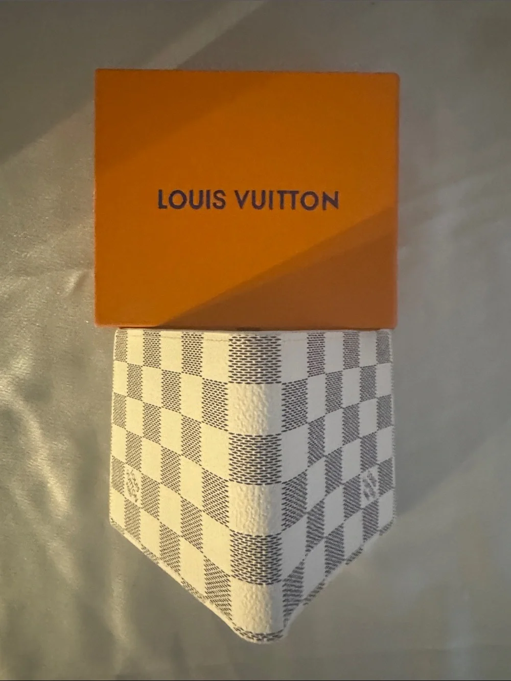 Louis Vuitton Damier Azur Marco wallet in the white and grey checkered leather!